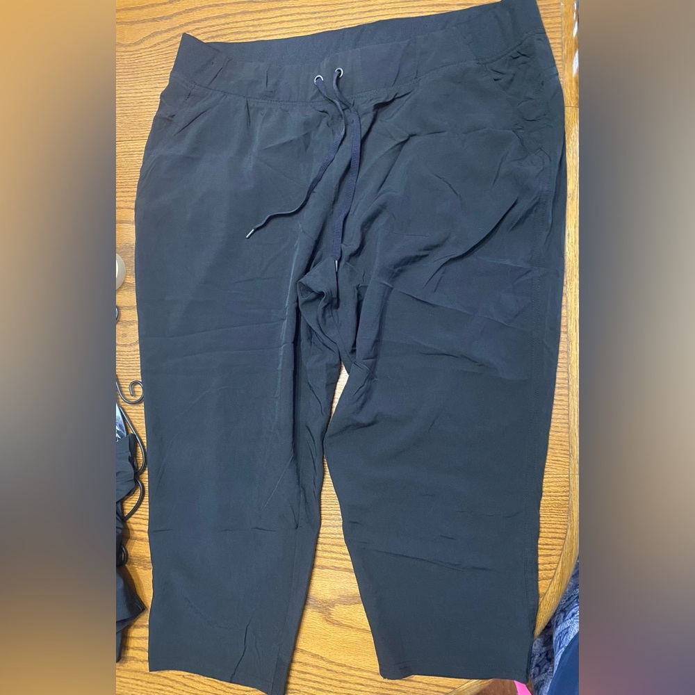 NWOT Lot of 2 Champion capris Size XXL